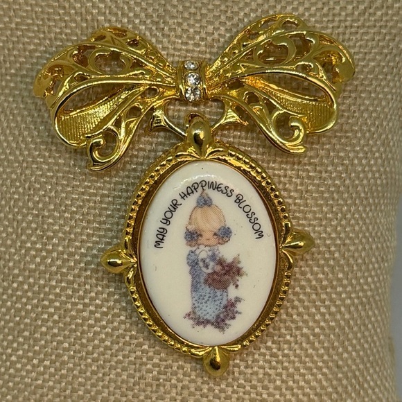 Precious Moments Jewelry - Vintage Precious Moments 1999 “May Your Happiness Blossom” Gold Tone Bow Brooch